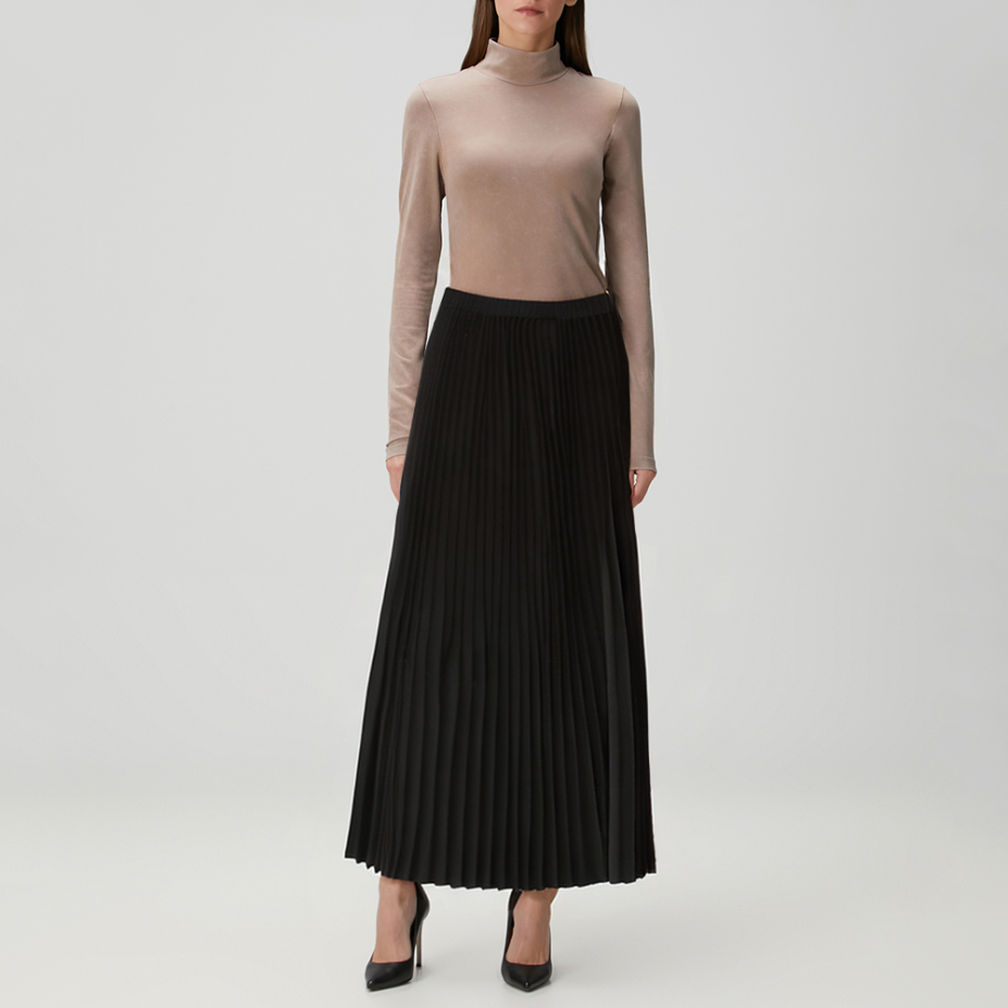 Elegant and versatile black women's skirt